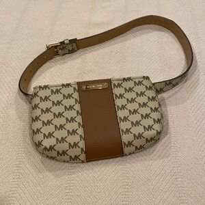 Michael Kloor fanny pack with adjustable belt